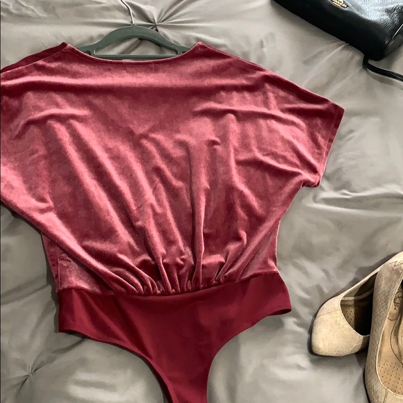 Beautiful magenta velvet bodysuit - Picture 3 of 3